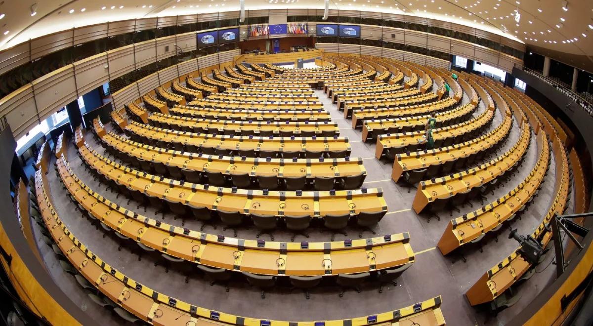 Mniej spotkań i listy obecności dziennikarzy. Instytucje UE w walce z COVID-19