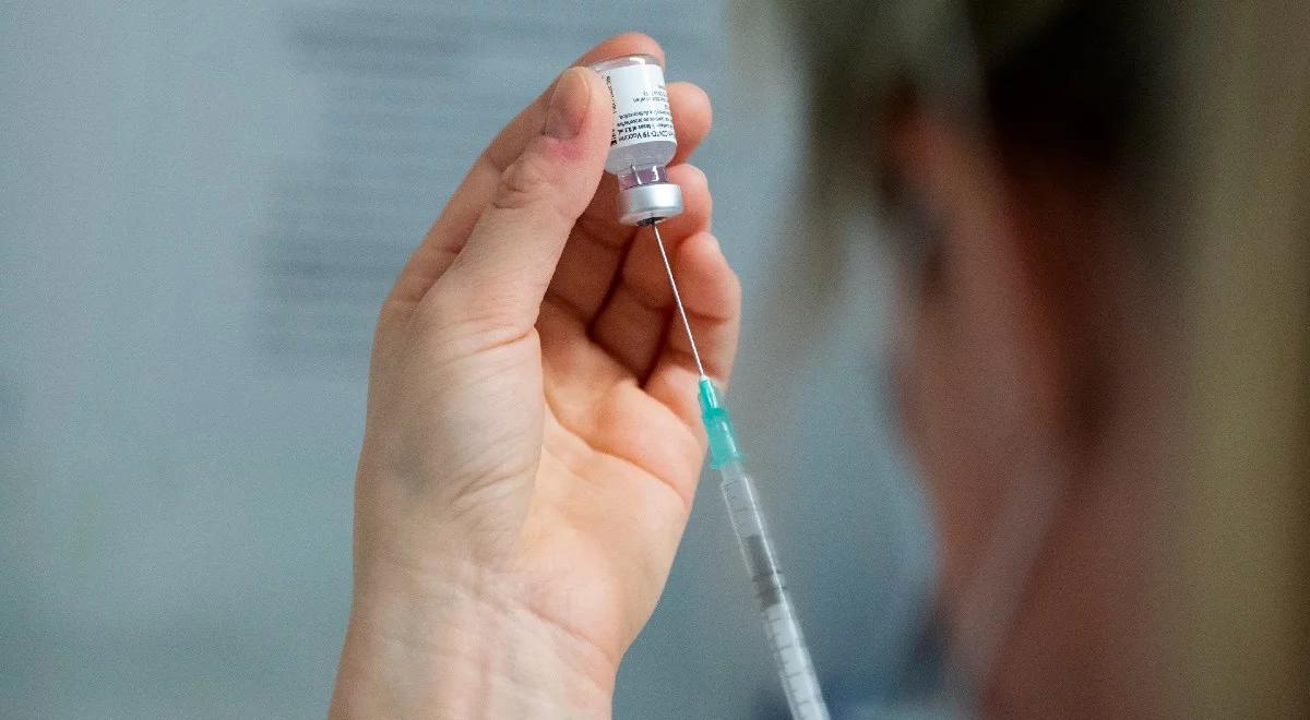 Coraz więcej Polaków chce się zaszczepić przeciw COVID-19