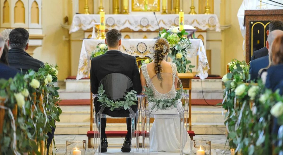 Ile kosztuje ślub kościelny w 2025 roku? Ksiądz to tylko początek