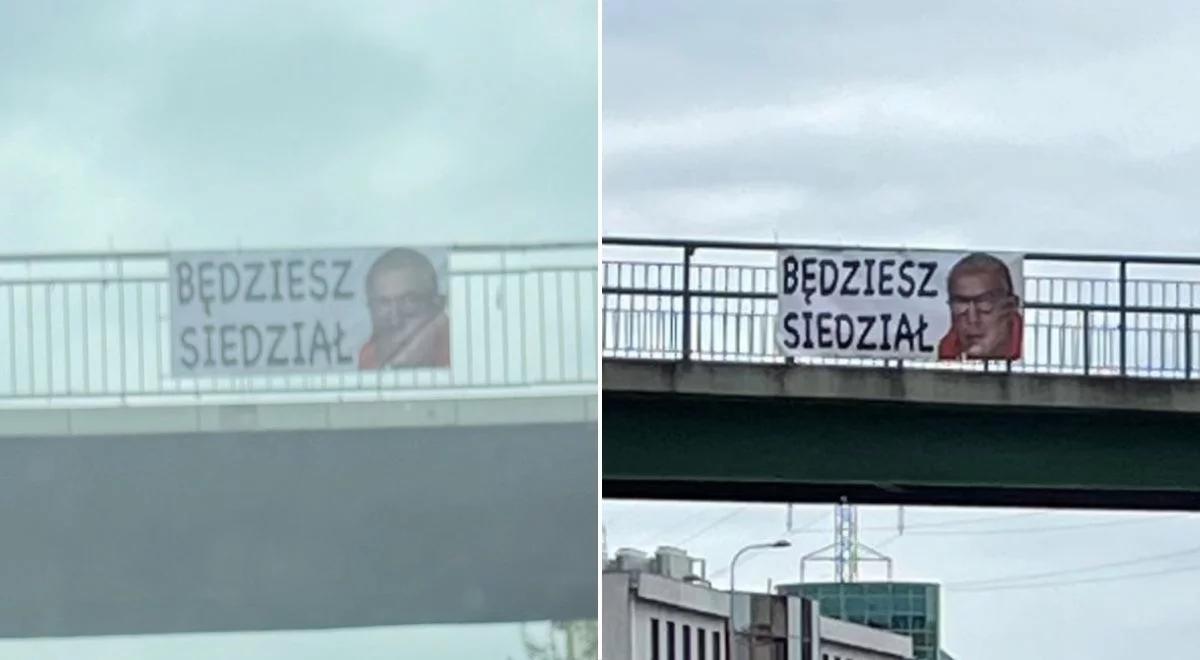 Banery o Romanie Giertychu pojawiły się w Warszawie. Jest riposta