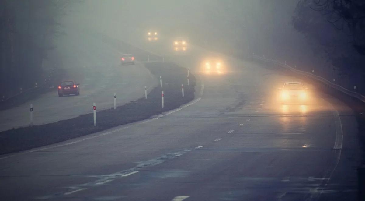 Mgliście i lokalne mżawki. IMGW ostrzega kierowców