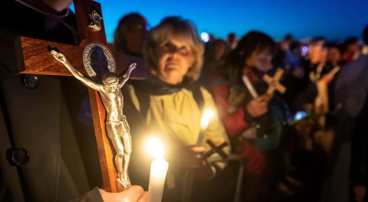 Bp Wiesław Mering dla Polskiego Radia: "Polska pod Krzyżem" dostarcza ładunku nadziei
