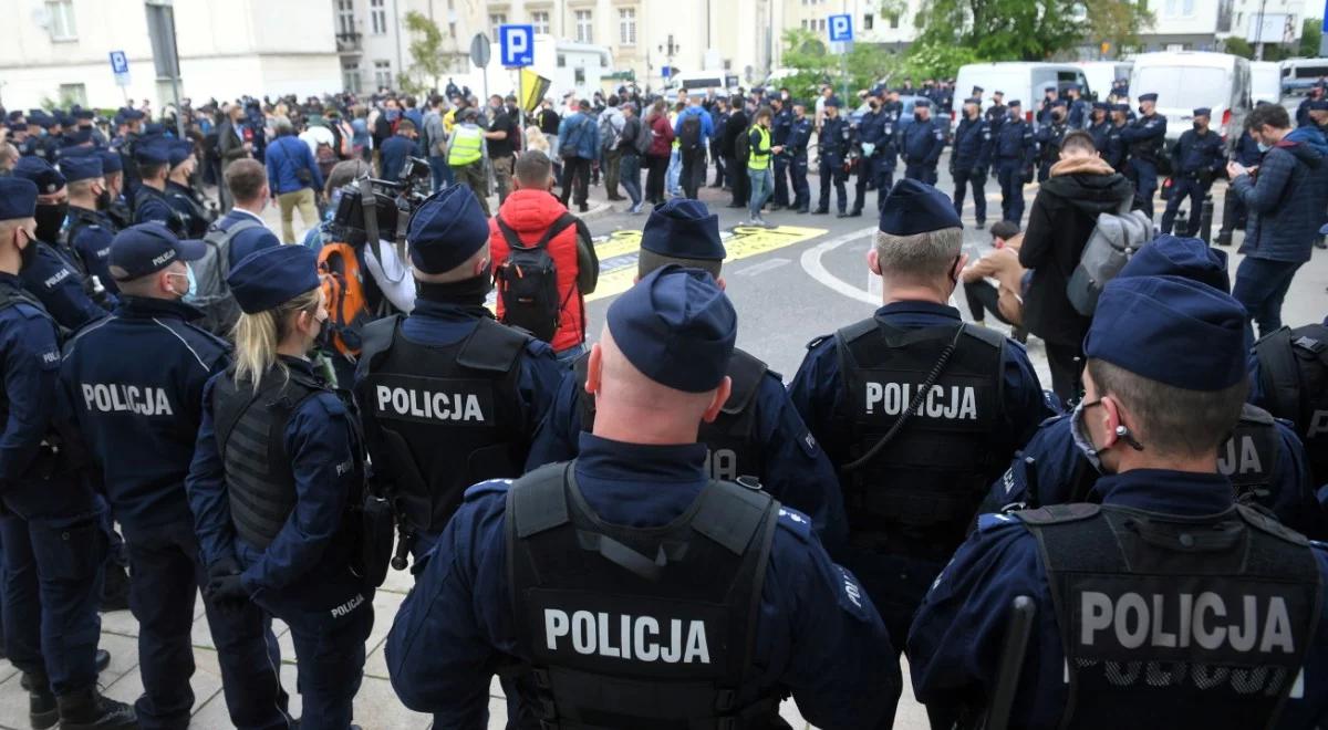 Protest przedsiębiorców. Policja: jeden z zatrzymanych ma powszechne objawy zakażenia
