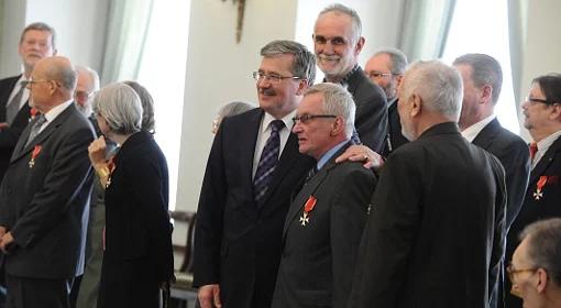 Prezydent odznaczył wieloletnią dziennikarkę Polskiego Radia