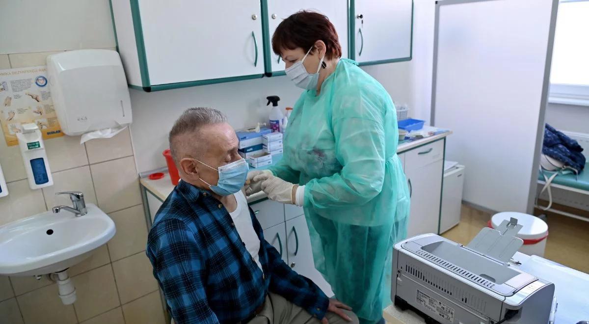 Koronawirus w Polsce. Dr Sutkowski zachęca do szczepień. "Musimy odrzucić fobie społeczne"