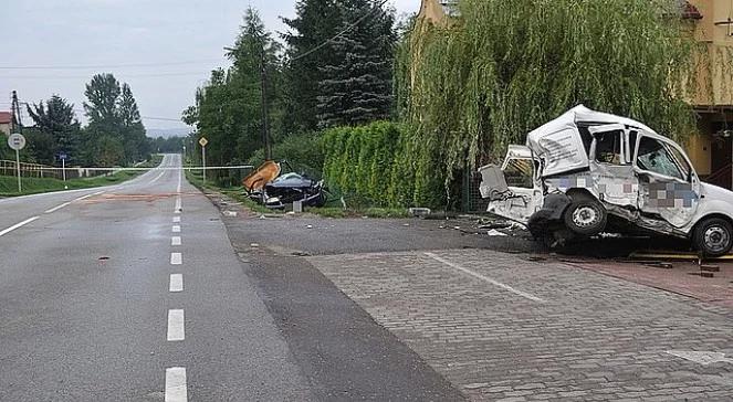 Rzeszów: honda uderzyła w renault. Dwie ofiary