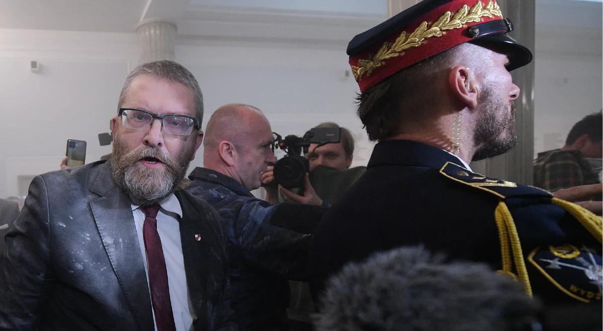 Konfederacja albo z Braunem, albo z wicemarszałkiem? Hołownia stawia warunek