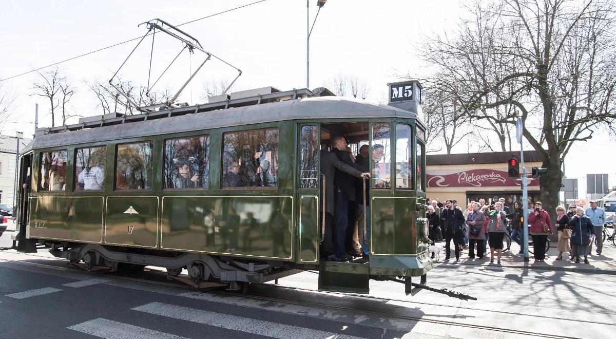 Tramwaj, którym podróżował Bronisław Komorowski wypadł z torów