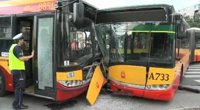 Warszawa: zderzenie czołowe miejskich autobusów