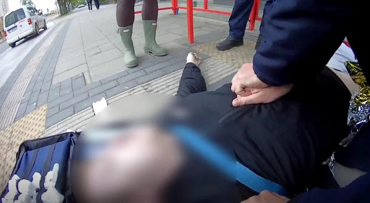 Białystok. Reanimowali na przystanku nieprzytomnego 21-latka [WIDEO]