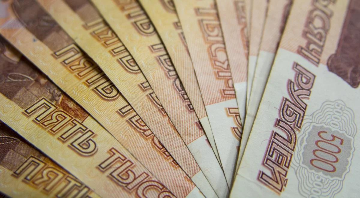Rubel nie był tak nisko w stosunku do dolara od roku