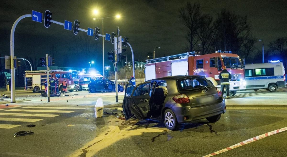 Zderzenie samochodów w Łodzi. Nie żyją trzy osoby
