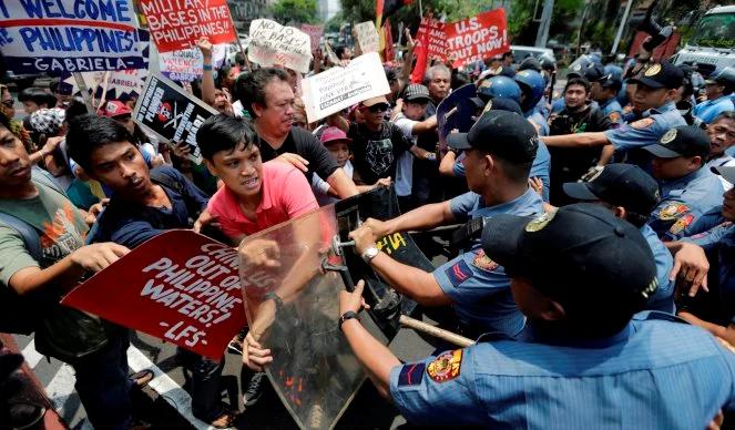 Protesty przeciwko wizycie Obamy na Filipinach. Doszło do starć z policją