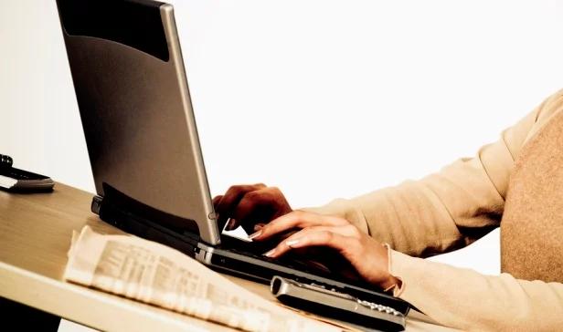 Jeśli chcesz sprawdzić stan swojego konta w ZUS, możesz to zrobić przez Internet
