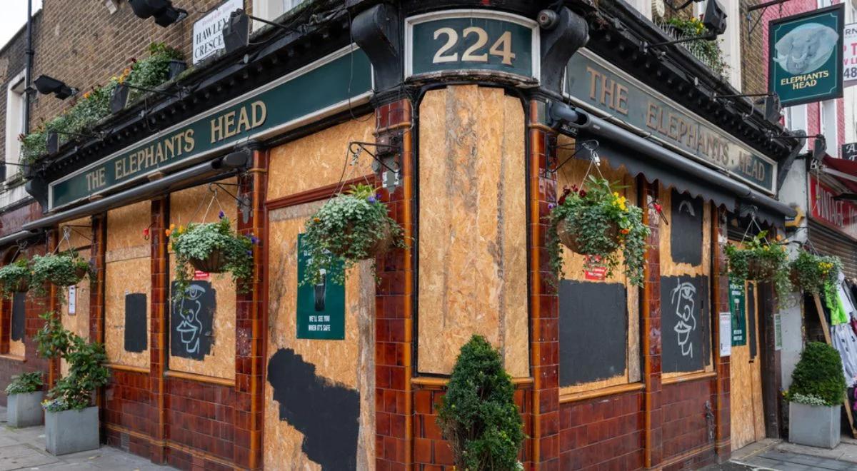 W Anglii i Walii masowo znikają puby. Powodem "zaciskanie pasa"