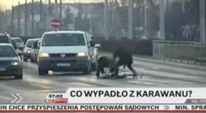 Z pędzącego karawanu jednak wypadły zwłoki?