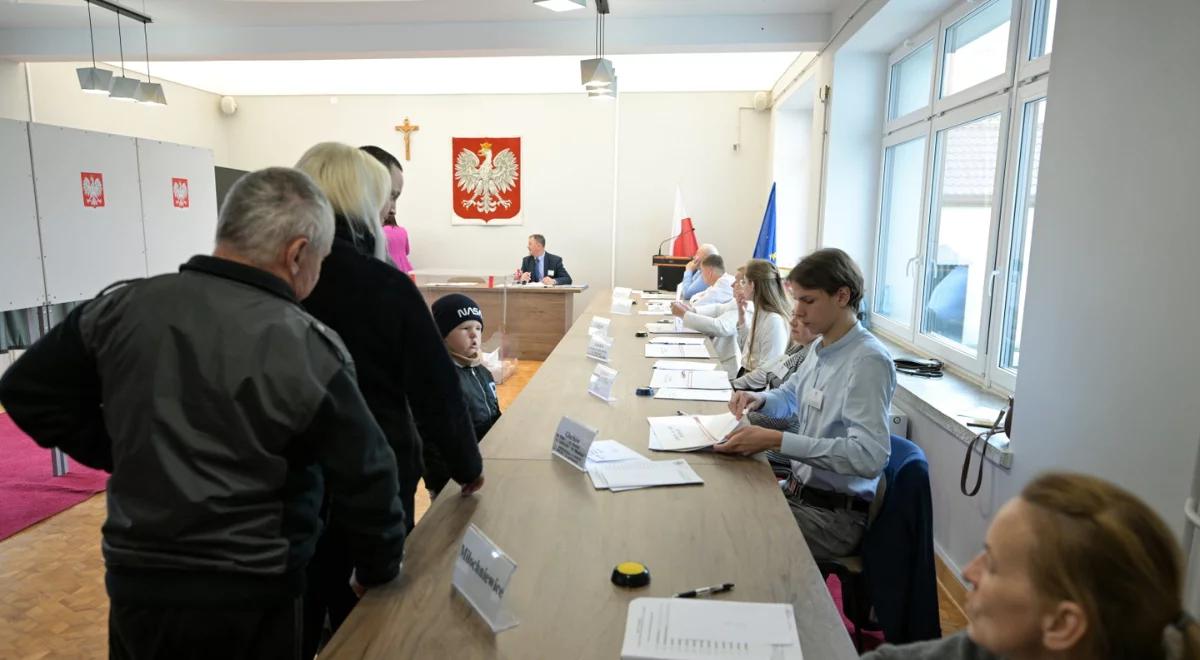 Łamanie ciszy wyborczej, pijani w komisjach. Policja ujawniła dane