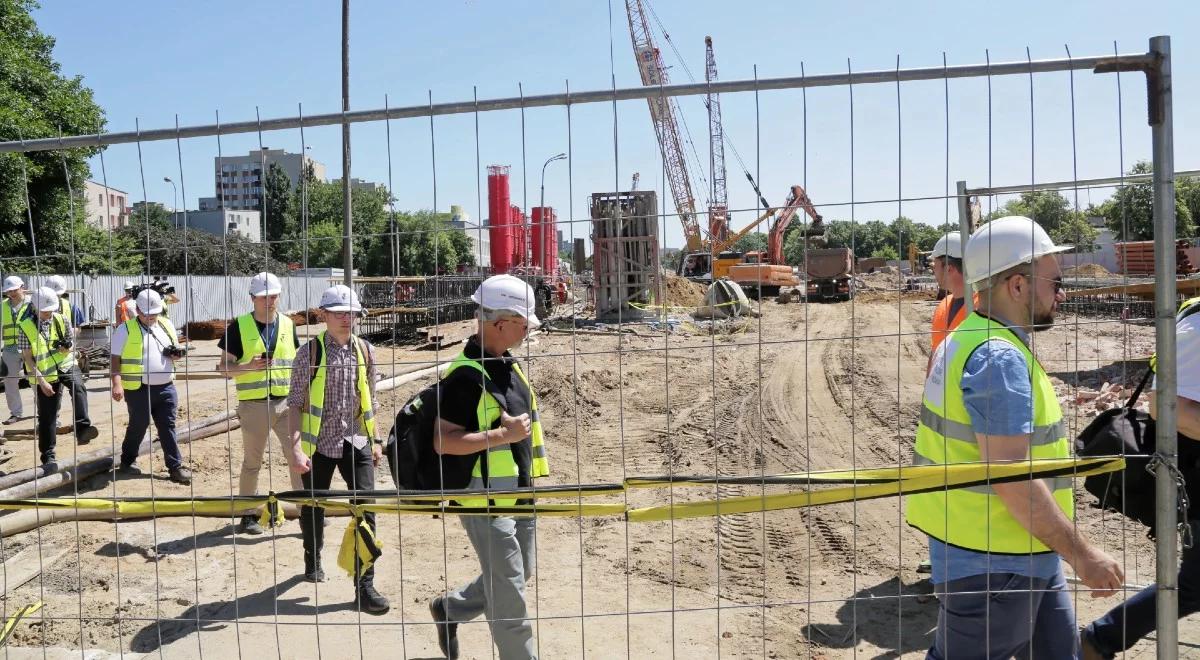 Cudzoziemcy receptą na problemy rynku pracy. To dobry kierunek?