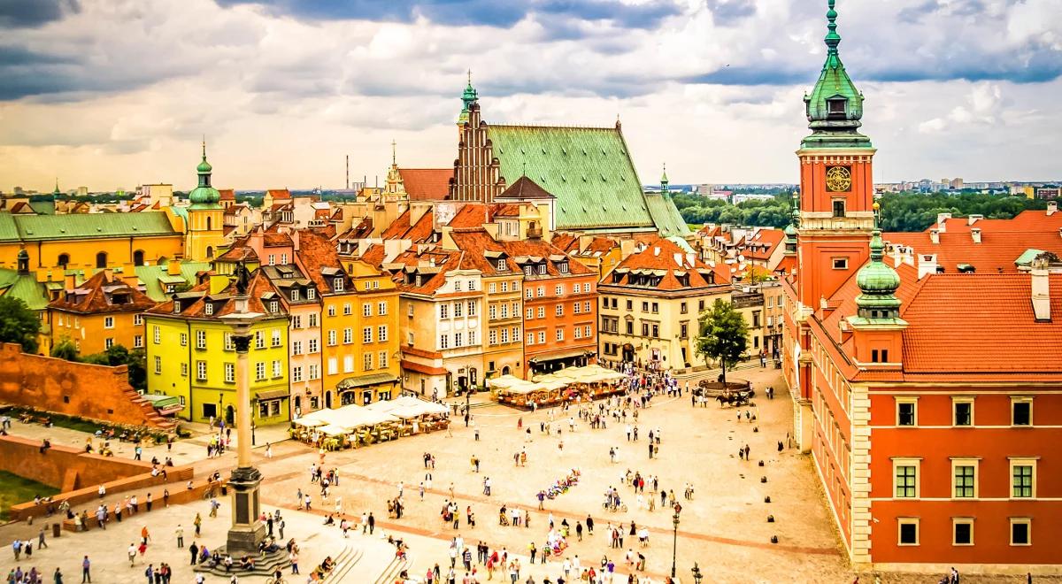 MSiT: liczba przyjazdów cudzoziemców do Polski wzrosła do 41,8 mln