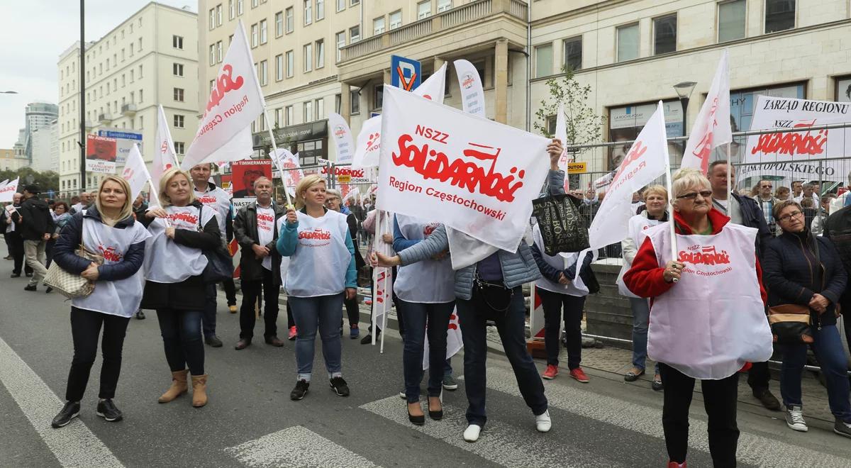 Protest "Solidarności" przed siedzibą Komisji Europejskiej w Warszawie