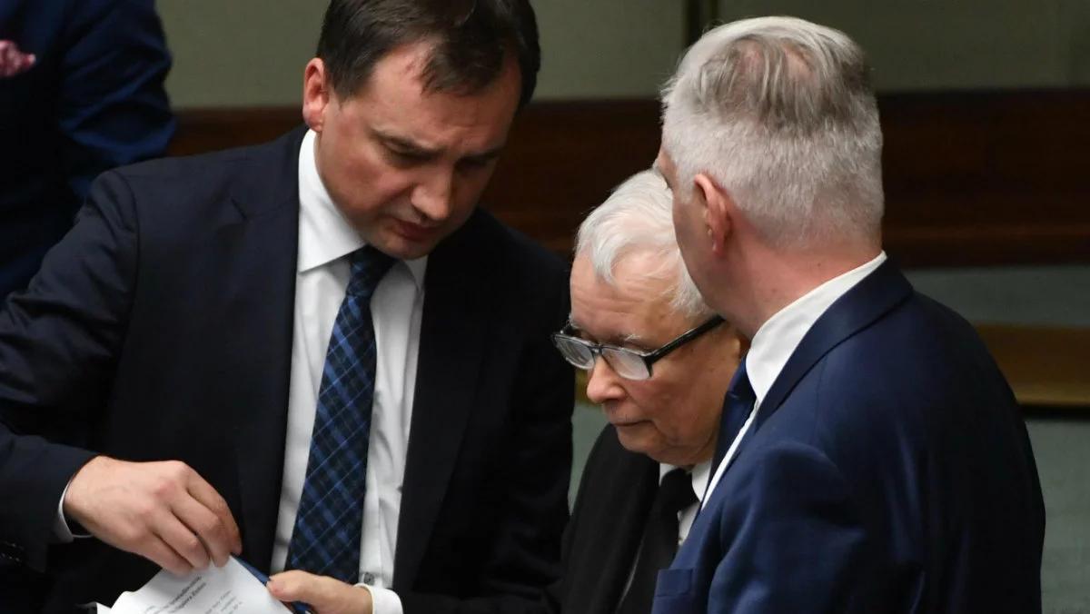 Konflikt w Zjednoczonej Prawicy. Biskupski: nakładają się na niego spory ambicjonalne