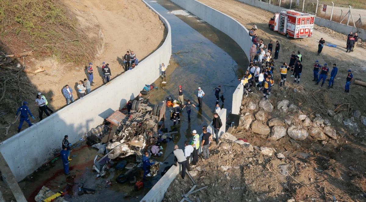 Turcja: 22 zabitych w wypadku ciężarówki z migrantami