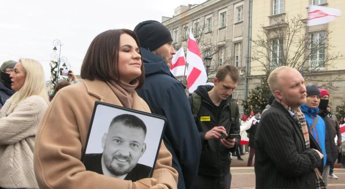 To przejdzie do historii. Cichanouska na czele marszu w Warszawie. Szły z nią setki Białorusinów