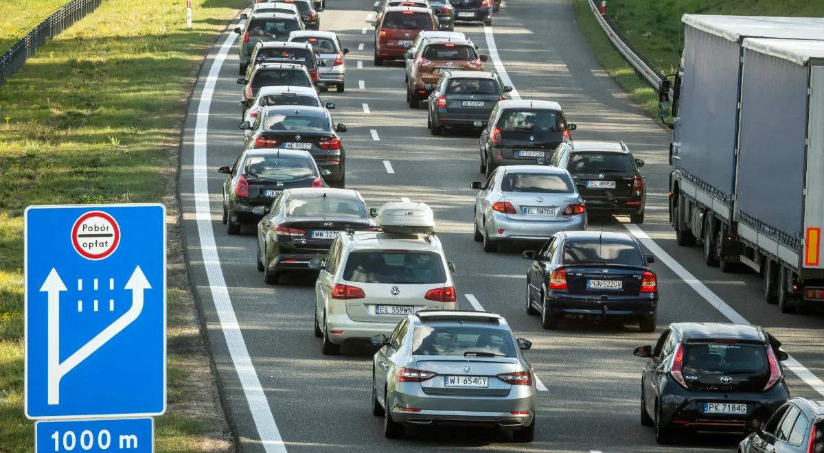 Polacy ruszyli nad morze. Ogromne korki na drogach, zator na A1 pod Toruniem liczy kilkanaście kilometrów