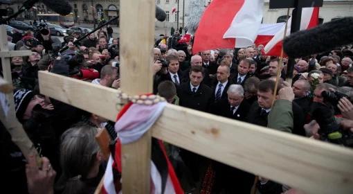 Politycy PiS złożyli wieniec pod Pałacem