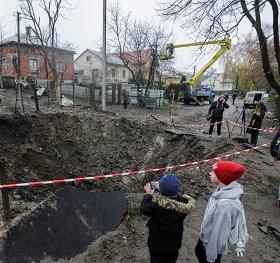 Zaminowane szkoły i składy broni. Na wyzwalane terytoriach Ukrainy służby odnajdują "pozostałości" po Rosjanach