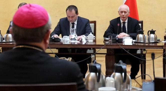 Kościół będzie płacił składki? Propozycje rządu