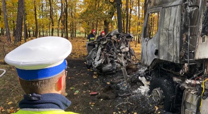 Sprawcy napadu uciekali przed policją. Ich auto zderzyło się z peugeotem, trzy osoby nie żyją
