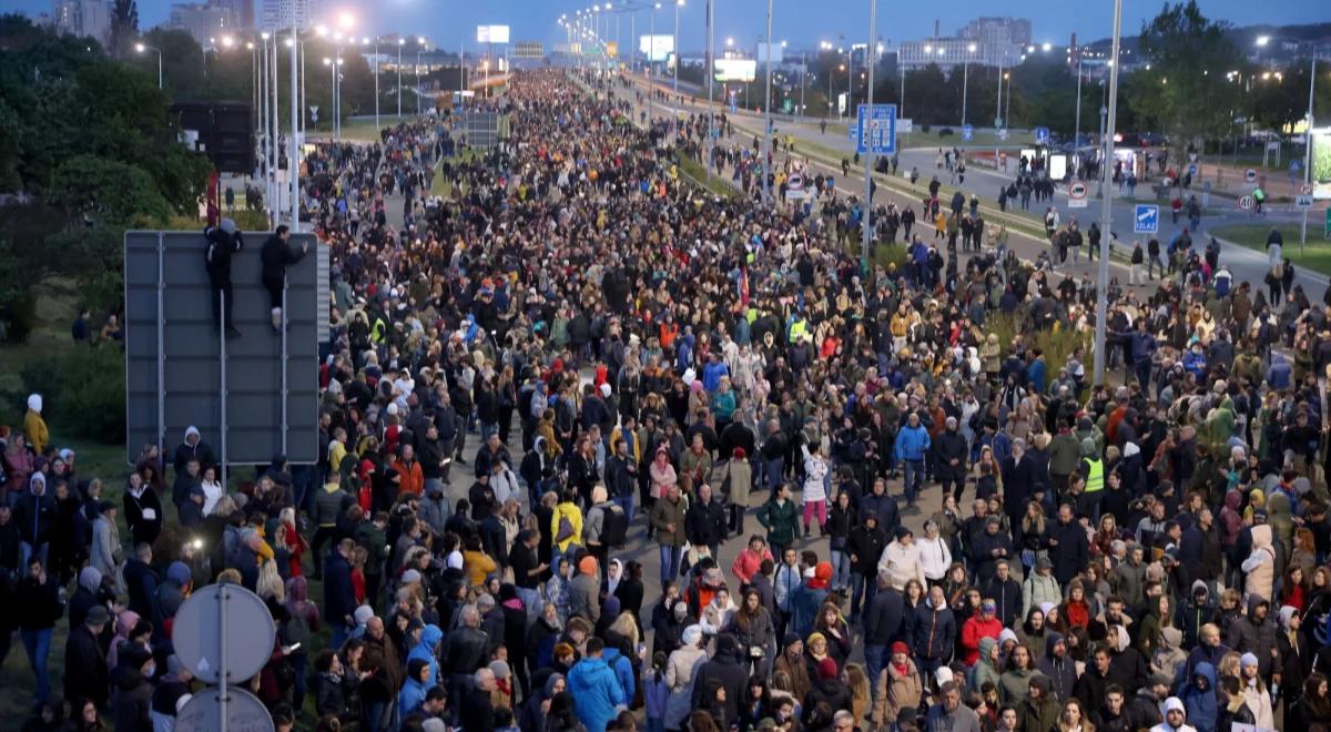 Protesty przeciwko strzelaninom w Serbii. Tysiące ludzi na ulicach żądają dymisji władz