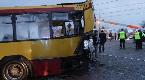 Warszawa: pociąg uderzył w autobus