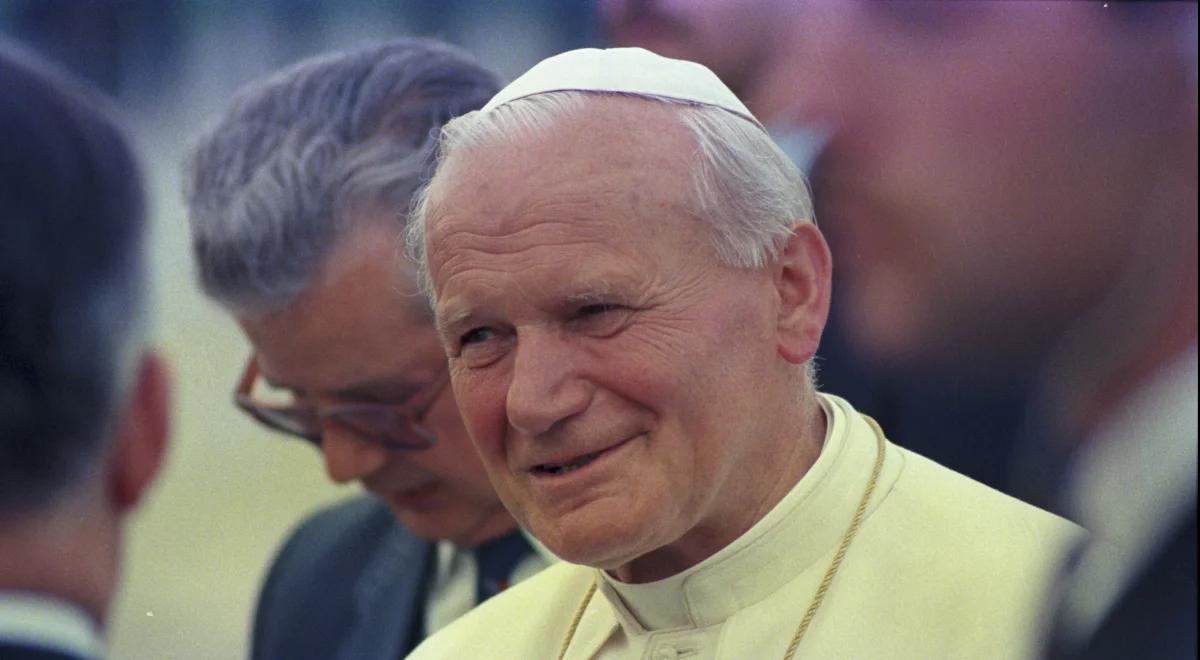 "Ręce precz od Jana Pawła II". Były przewodniczący episkopatu Włoch broni papieża Polaka