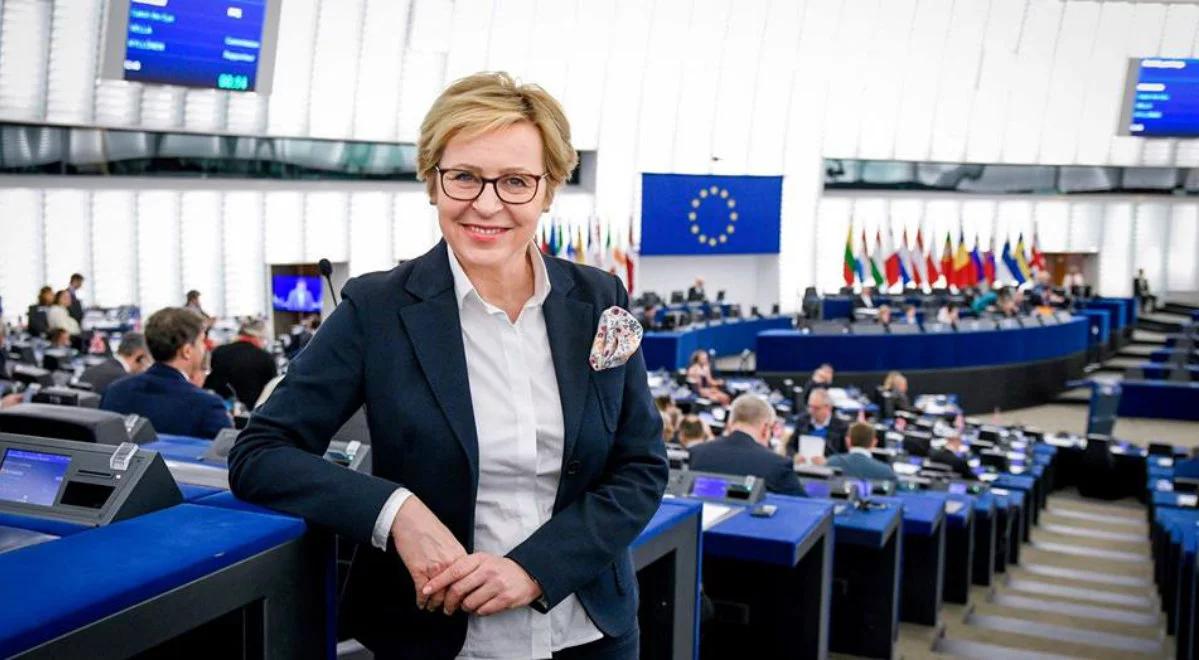 Po 2035 r. tylko auta elektryczne? Jadwiga Wiśniewska: większość europosłów w komisjach jest za