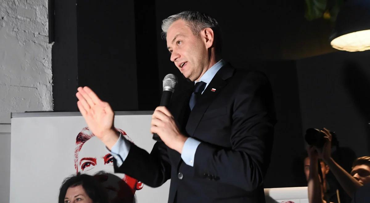 "Trzeba przywrócić im godność". Biedroń o emeryturach dla byłych funkcjonariuszy