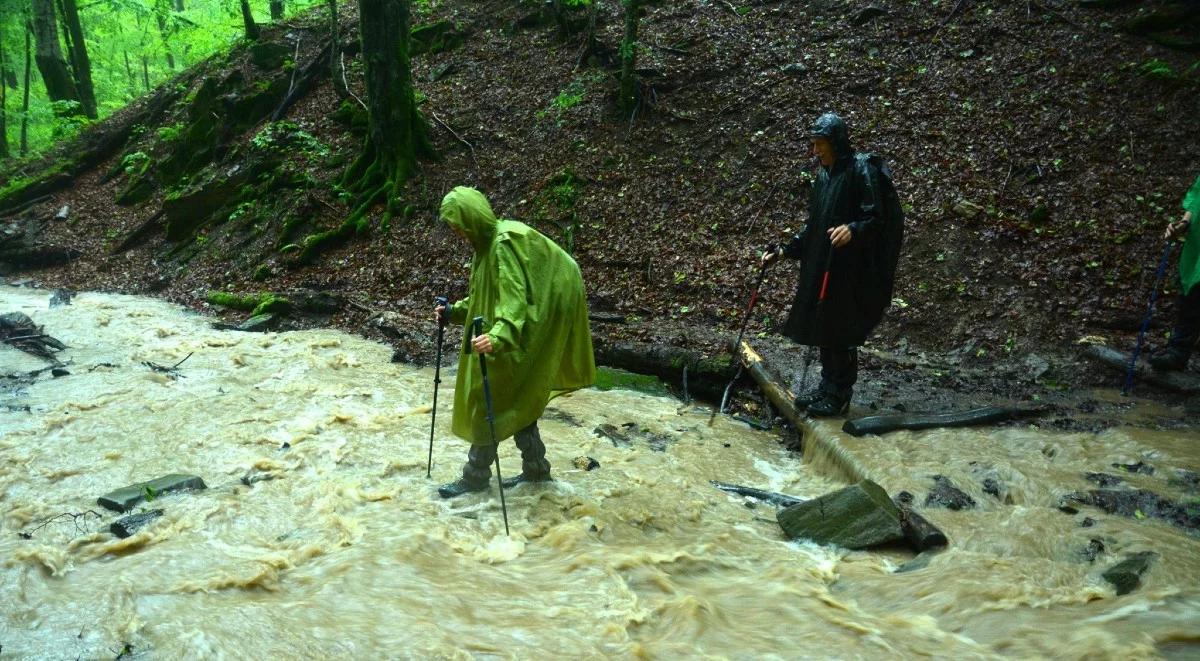 Spory ruch turystyczny w Bieszczadach. GOPR apeluje o ostrożność na śliskich szlakach