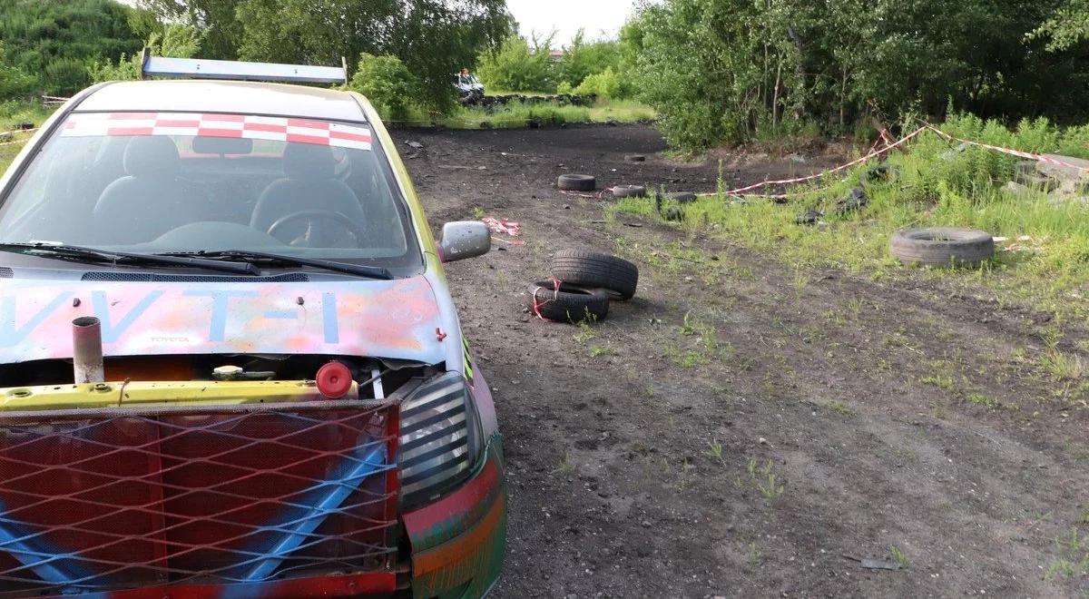 Wypadek na wyścigu starych aut w Gliwicach. Oderwane koło uderzyło kobietę