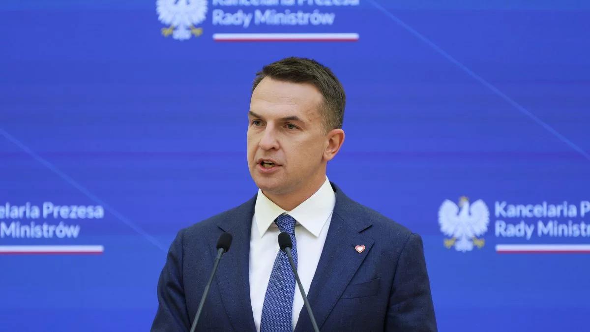 Szłapka: będzie powiązanie 800 plus z pracą dla wszystkich cudzoziemców