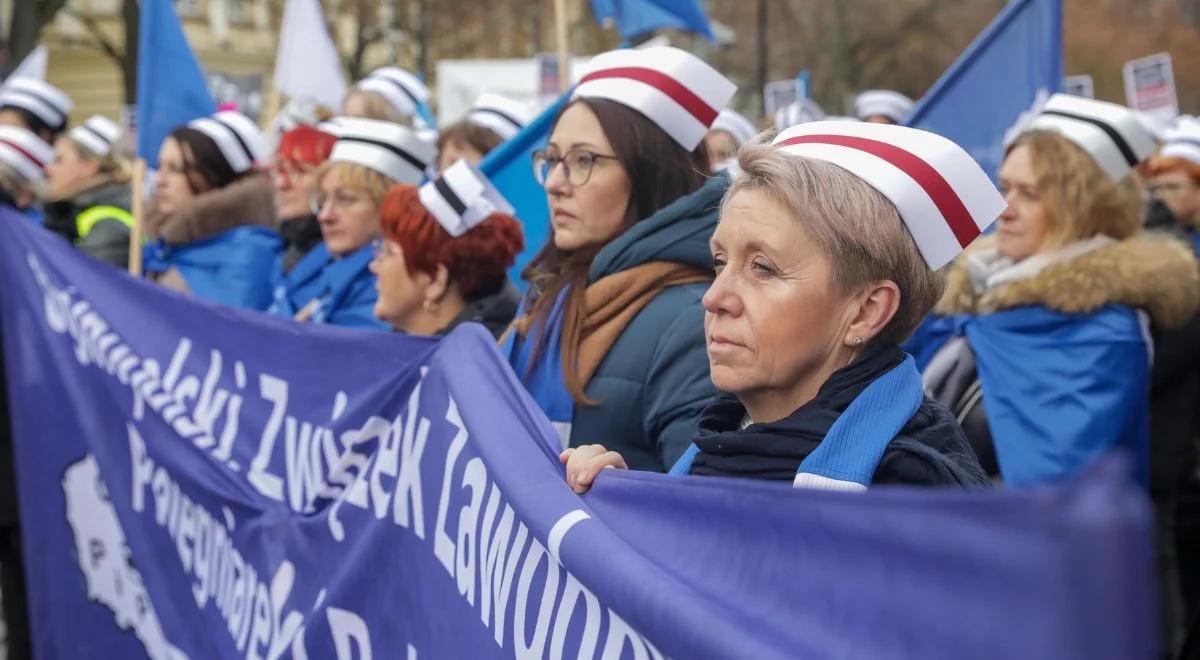 Pielęgniarki mają dość. "Skoro jest tak dobrze, to dlaczego jest tak źle?