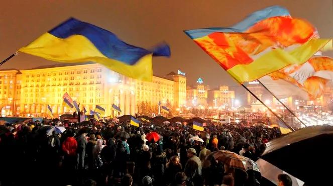 Ukraina: tłumy zbieraja się na kijowskim Majdanie Niepodległości