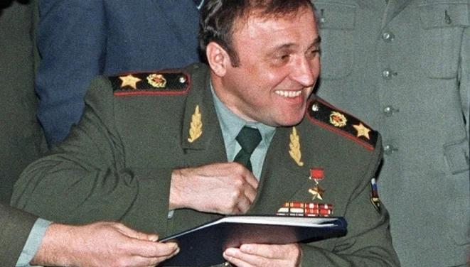 Tajemnicza śmierć generała. Bronił Jelcyna   