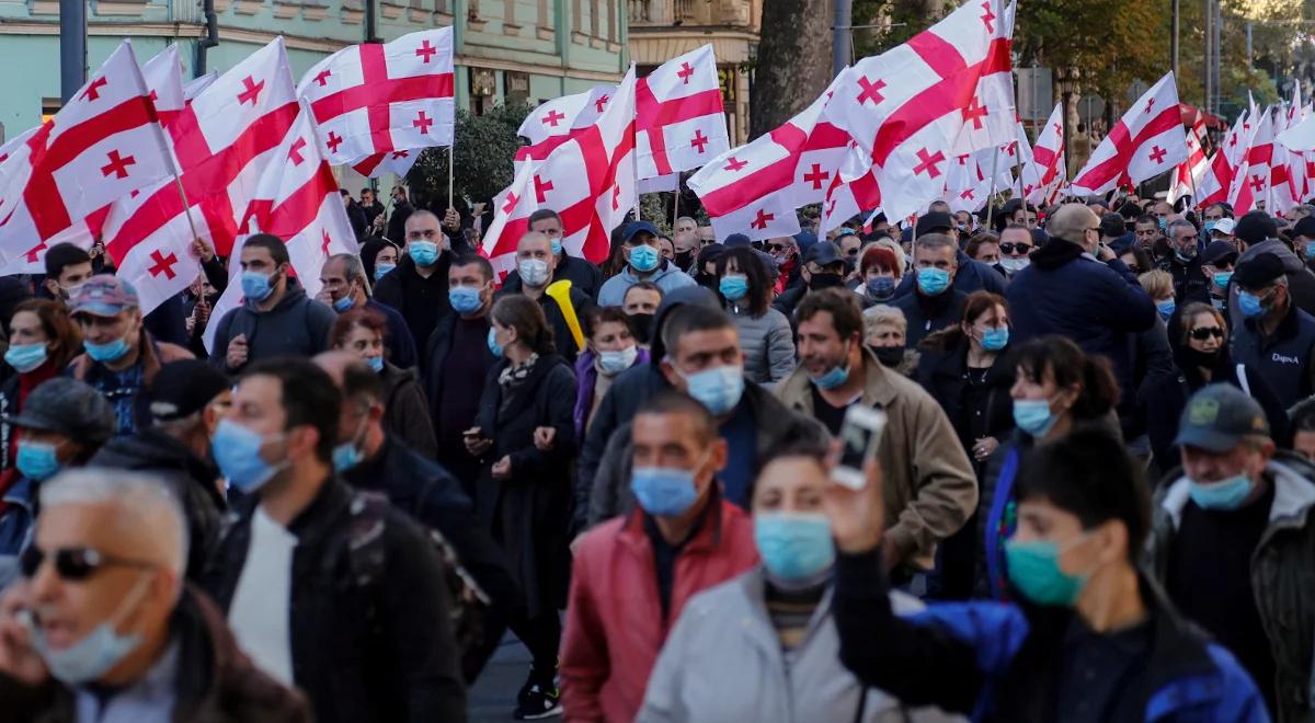 Gruzja: policja w Tbilisi użyła siły, żeby rozpędzić powyborczą demonstrację opozycji