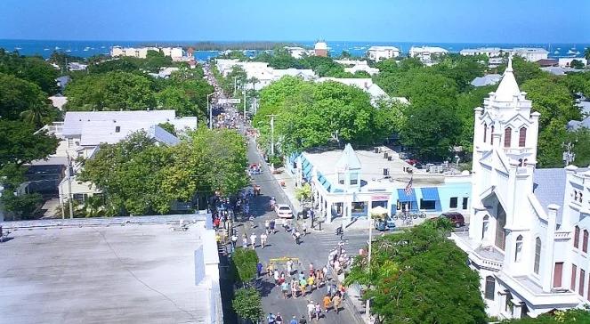 W Hiszpanii nawet 20 stopni. Można chodzić na plażę