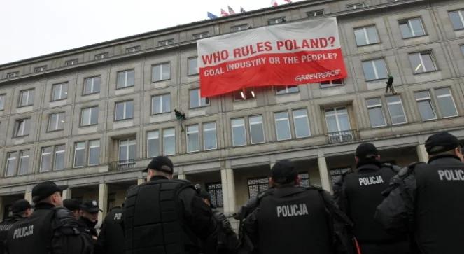 Zarzuty za protest na dachu ministerstwa gospodarki: zakłócenie miru domowego