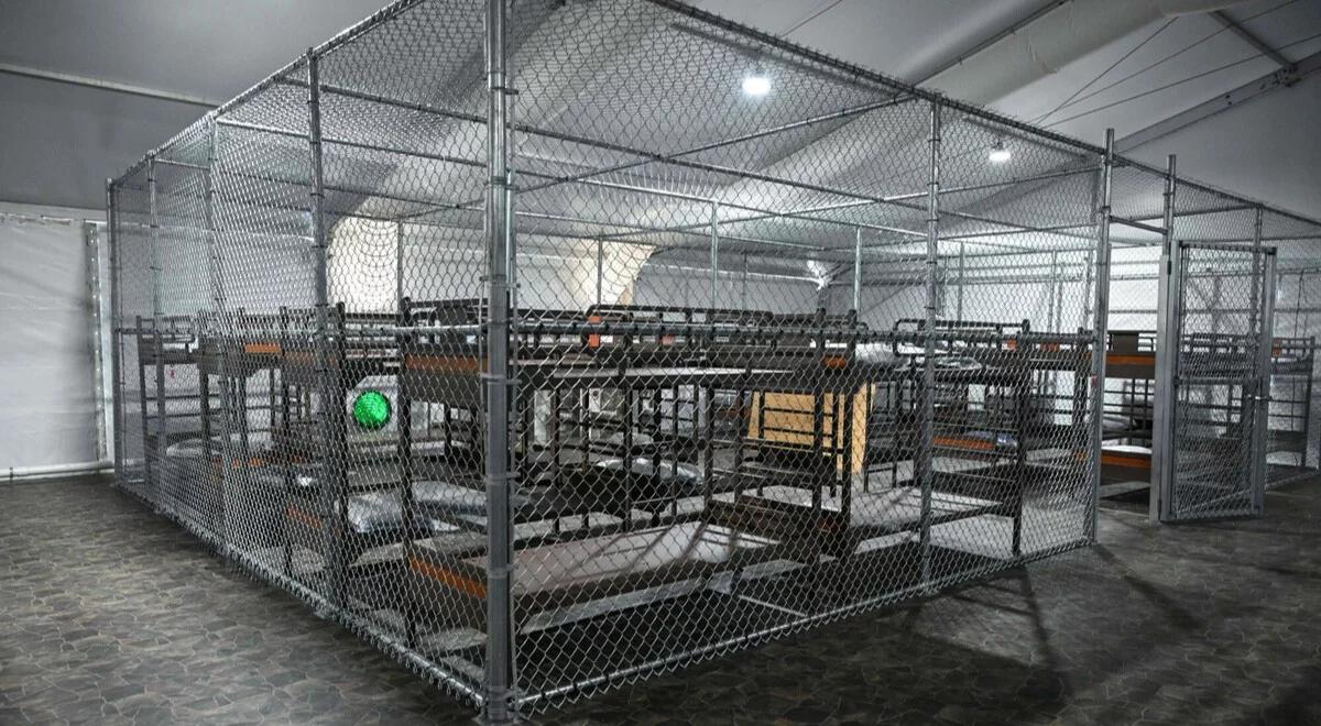 "Aligatorowe Alcatraz" to piekło. Plaga komarów, brak wody i prądu