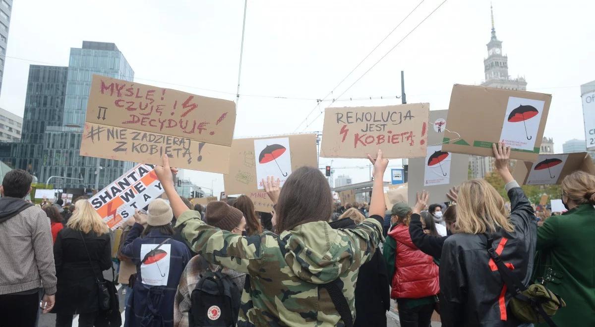 Warszawski ratusz ułatwi udział w Strajku Kobiet. Truskawa: zakazać nie można, ale płacić - to przesada