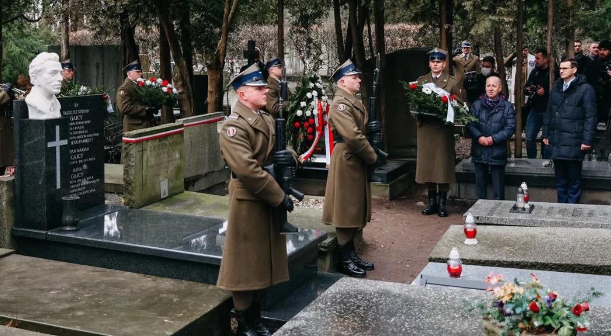 "Wierzył w prawdę". Premier uczcił 100. rocznicę  urodzin Tadeusza Gajcego