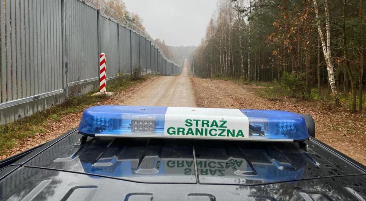 Kolejna niespokojna noc na granicy. Migranci rzucali w SG kamieniami i konarami